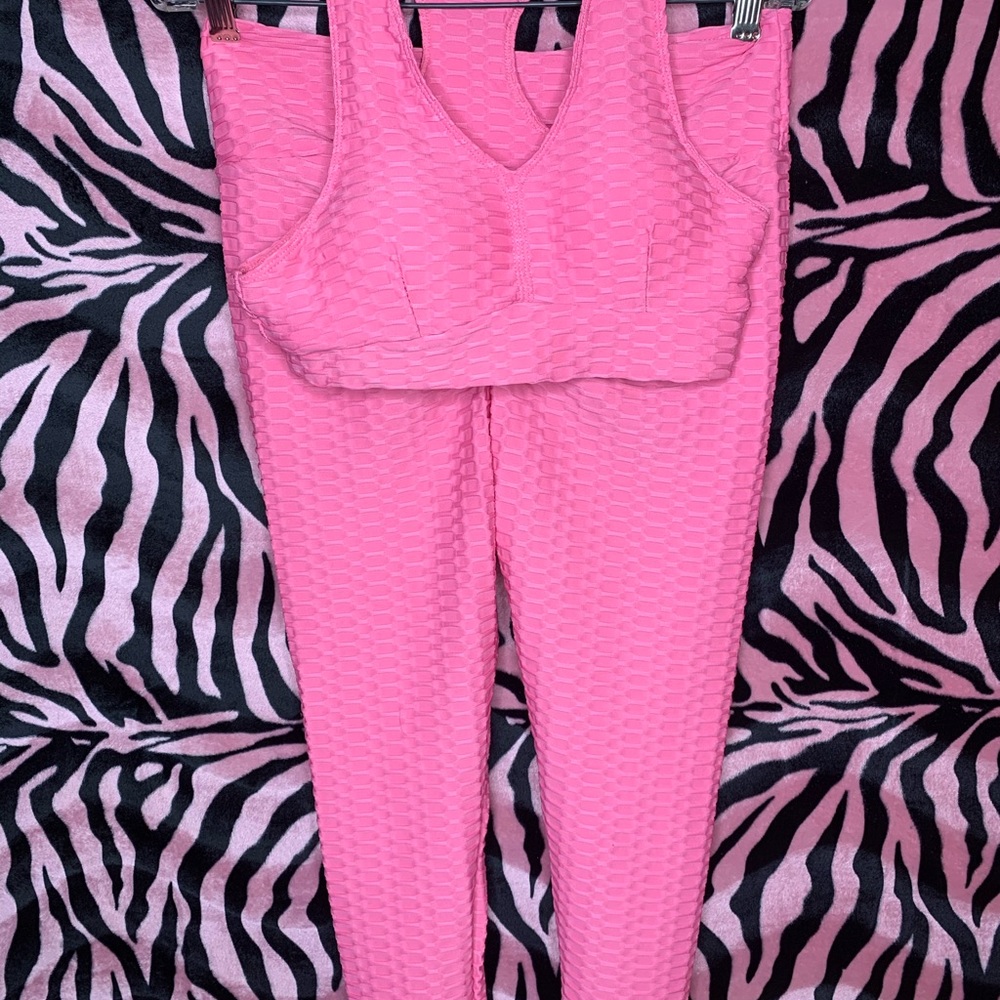 Pink high waisted scrunch butt leggings set